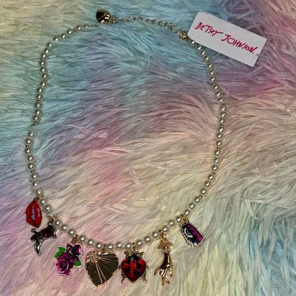 BETSEY JOHNSON pearl charm necklace - Picture 3 of 6